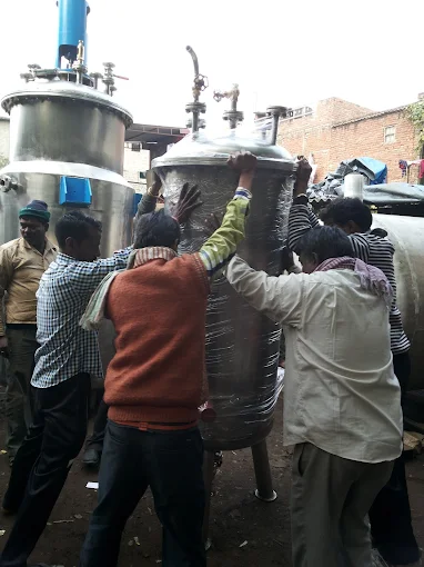 Team lifting pressure vessel